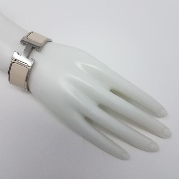 Cute Hermès Ivory Palladium plated Clic Clac H bracelet - Picture 10 of 10